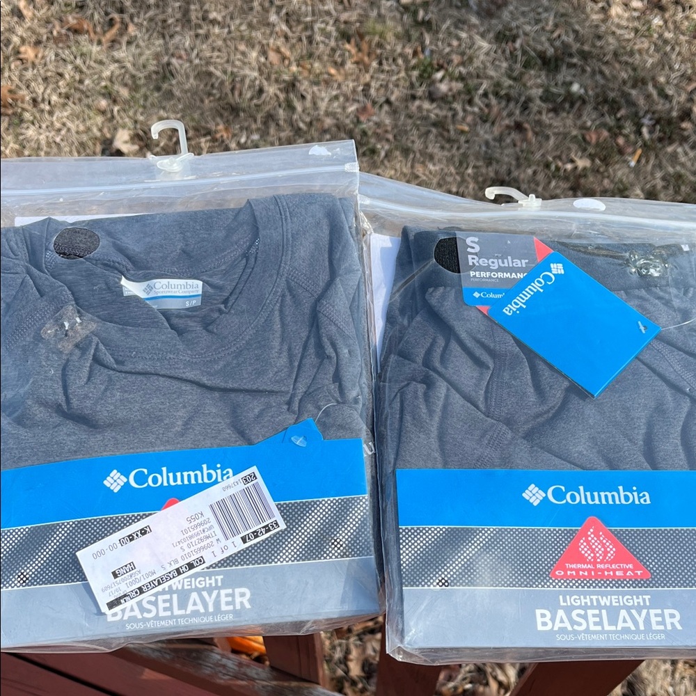 Columbia Men's Blue Lightweight Baselayer Thermal Reflective Shirt & Bottoms.